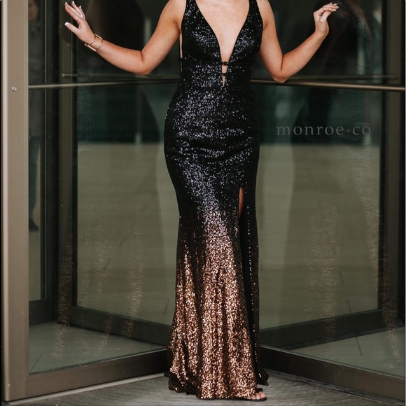 STUNNING PROM DRESS - Picture 1 of 4